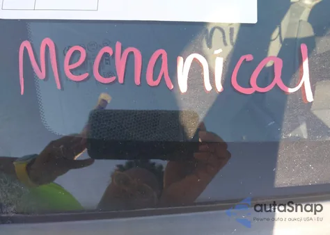 2010 Jeep Grand Cherokee Laredo z USA, uszkodzony, nr VIN 1J4PR4GK5AC100205